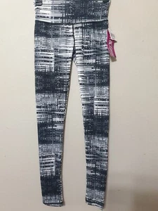 Amost Famous Stretch Athletic Wear Leggings XS Yogahose Grafik schwarz weiß  - Bild 1 von 9