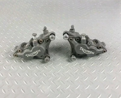 Par de pinzas de freno delanteras Triumph Sprint ST 1050 2007-2010 Foto 1 de 4