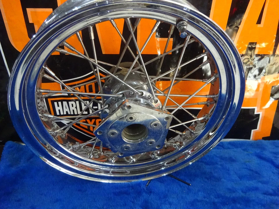 Rueda trasera Harley Davidson Early Rpl NOS FLT CROMADA personalizada 40 radios 3,50" x 16" Foto 1 de 4