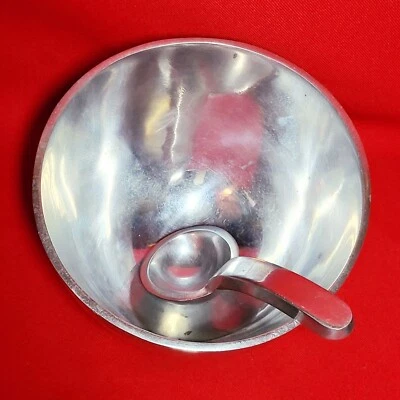 Cuenco inclinado grueso mexicano plateado con cuchara para servir Foto 1 de 4