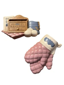Vintage Burwood Home Interior Kitchen Wall Decor Homco Oven Mittens Recipes 1992 - Picture 1 of 11