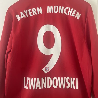 Bayern de Munique, 2016-17 Home Kit, Robert Lewandowski #9 Masculino Médio, Adidas - Imagem 1 de 4