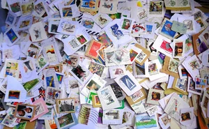 EUROPE COMMEMORATIVES I mixture / kiloware on paper. 3 3/4 lb. (1.7 kg.) - Picture 1 of 1