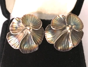Vintage Earrings MARKED STUART NYE 925 STERLING SILVER Screwback Pansy Flower - Picture 1 of 3