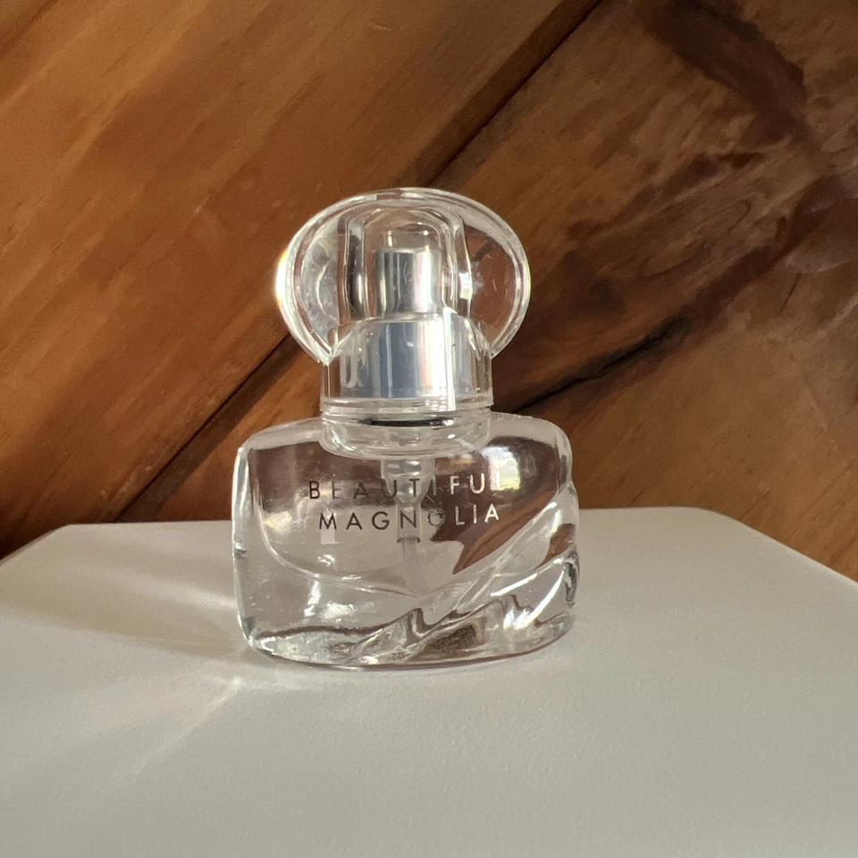 New Estee Lauder Beautiful Magnolia Eau De PARFUM, Travel Size Spray .14oz/4ml - Image 1 of 1