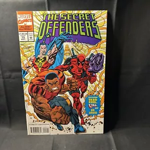 The Secret Defenders #15 Marvel Comic Book With Marvel Spider-Man Card's Insert - Picture 1 of 3