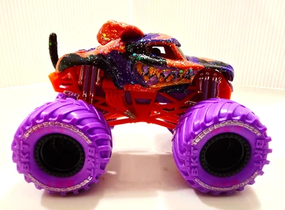 MONSTER JAM 'CUSTOM' ХЭЛЛОУИН MONSTER MUTT DALMATION 1/64 СВОБОДНОГО - Изображение 1 из 4