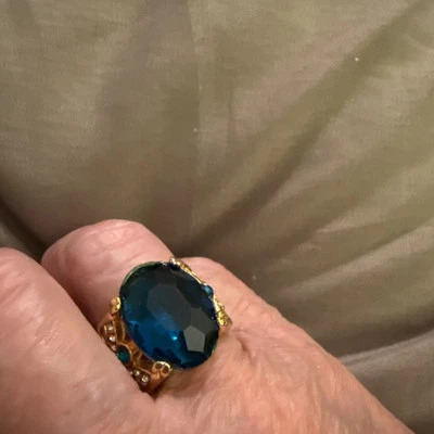 Brillante anillo de eternidad ovalado azul circonita cúbica en talla 7 Foto 1 de 4