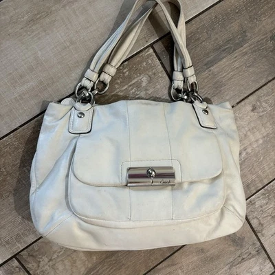 Bolso de hombro Coach de cuero blanco Kristin East West Foto 1 de 4