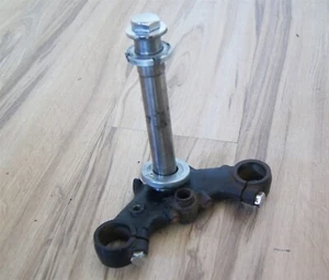 1972-1973 Kawasaki H2 750 Lower Triple Tree Head steering 44037-043 handlebar - Picture 1 of 7