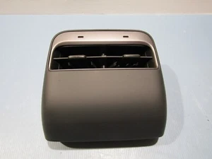 Tesla Modell 3 Y Mittelkonsole hinten Lüftung USB C Port 1546129-00-D REF J89U-35 - Bild 1 von 7