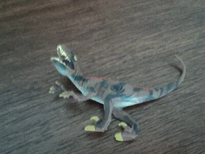 Velociraptor Dinosaur Jurassic Park 3 2000 Hasbro Miniature Action Figure - Picture 1 of 2