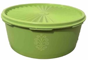 Vintage 1970s Tupperware Servalier Canister #1205-10 w/Pleated Lid Apple Green !