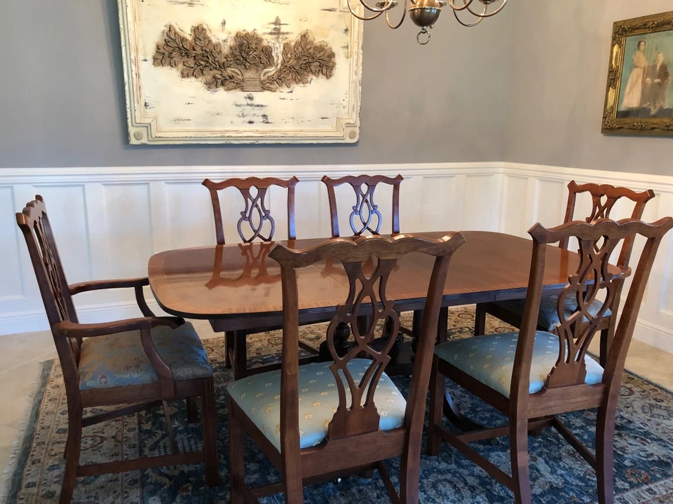 Mesa de comedor Hickory blanca de caoba georgiana y 6 sillas Chippendale Foto 1 de 4
