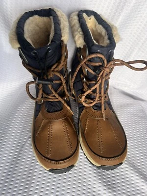 $79 Acolchado Azul Marino Y Tostado Bearpaw Bethany Zapatos Impermeables Botas, EE. UU. Talla 7, Usado en Excelente Condición! Foto 1 de 4