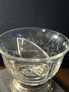 Tuerca de vidrio grabada con base de plata esterlina Heisey vintage/tazón de caramelo con divisor - Imagen 1 de 24