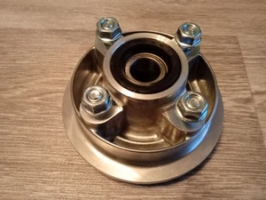 Supporto porta pignoni Honda C50 C70 C90 Cub trazione posteriore schiacciamento ruota - Foto 1 di 5
