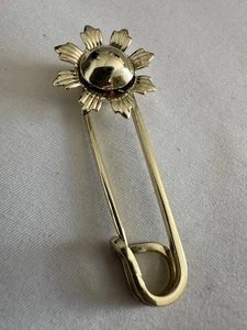 spilla di sicurezza metà secolo spilla fiore con disegno a scoppio o margherita tono oro - Foto 1 di 5