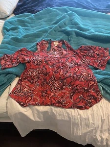 Mossimo Bluse Oberteil Damen XS Rot Paisley Cold Shoulder Glockenärmel Oberteil - Bild 1 von 3