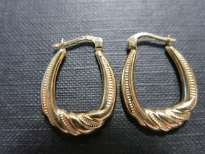 14K Yellow Gold Textured Graduated Twist Oval Shape Hoop Earrings 24mm long - Picture 1 of 5