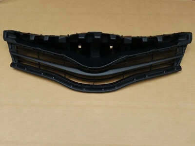 serve para 2012-2014 TOYOTA YARIS HB grade superior para-choque dianteiro (exceto modelo SE) NOVO - Imagem 1 de 2