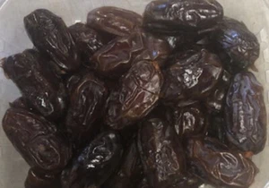 3 LB-MEDJOOL DATES. JUICY AND TASTY. CALIFORNIA FRESH DATES. FAST SHIPPING - Picture 1 of 3