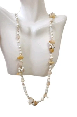 Collar largo o en capas blanco con cuentas de piedras y perlas de imitación firmado por YOU & I para dama Foto 1 de 4