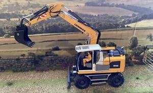 AT Collections Liebherr A916 Wheeled Excavator Liebher 1/32 Britains Scale - Picture 1 of 8