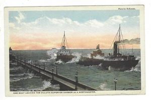 Cartolina Bordo Bianco Minerale Barca che lascia il Duluth-Superior Harbor Curt Stagno - Foto 1 di 2