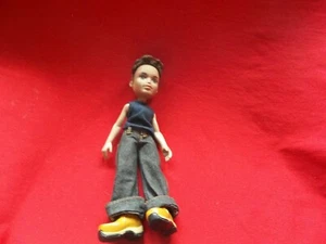 MGA Bratz Boyz Niño Muñeca con Conjunto y 1 Par de Zapatos 2003- Bin T - Imagen 1 de 4