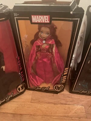 Colección Madame Alexander Muñecas Marvel Fangirl, Fan Girl Find Variant Set de 5 Foto 1 de 4