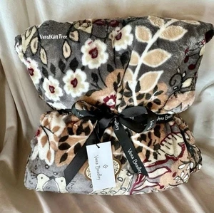 Vera Bradley Cozy PLUSH Throw Blanket ENCHANTMENT NEUTRAL NWT SEALED  NEW - Picture 1 of 4