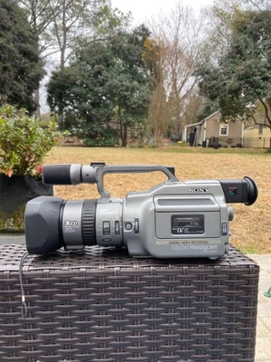 *Tested* Sony DCR-VX1000 Mini Dv Video Camcorder (READ DESC)  - Image 1 of 4