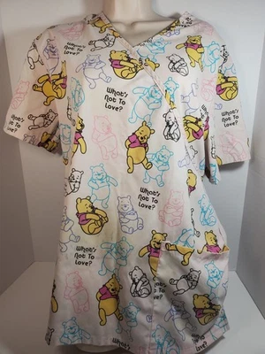 Blusa Médica Wonderful World of Disney Winnie the Pooh Bear Rosa para Mujer Talla L Foto 1 de 3