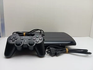 PS3 Sony PlayStation 3 Super Slim Console 12GB con Joystick e Cavi (CECH-4204A) - Foto 1 di 17