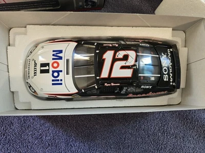 2005 Ryan Newman #12 Alltel Mobil 1:24 Team Caliber Owners NASCAR Diecast - Image 1 of 4
