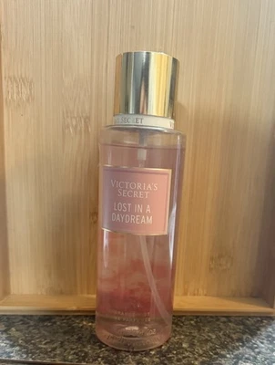 Парфюм Victoria's Secret Lost In A Day Dream 8,4 жидк. унции снят с производства 98% - Изображение 1 из 3