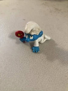 De colección Los Pitufos Blanco Bebé Pitufo con Sonajero Figura PVC Peyo - Imagen 1 de 2