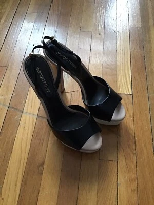 Tacones altos Sergio Rossi para dama talla 6,5 beige/negro punta abierta, Italia Foto 1 de 4