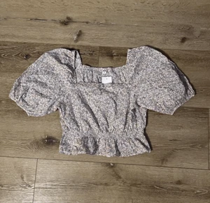 Uniqlo Womens Floral Short Sleeve Blouse Cropped Size Small NWT - Picture 1 of 3