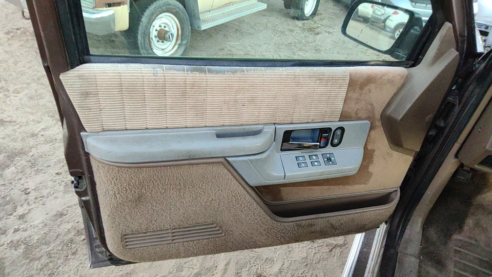 Panel de moldura de puerta delantera izquierda para conductor Chevy Suburban 1992-1994 sin interruptor bronceado Foto 1 de 4