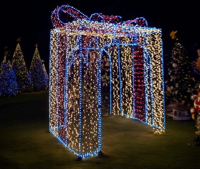 Festive Frames Walk In Christmas Preset Display Kit with Lights 2.4 mtrs High - Image 1 of 3