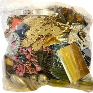 Jewelry Lot Bag Necklaces Bracelets Bangles Earrings Gold Silver Crafting Parts - Foto 1 di 14