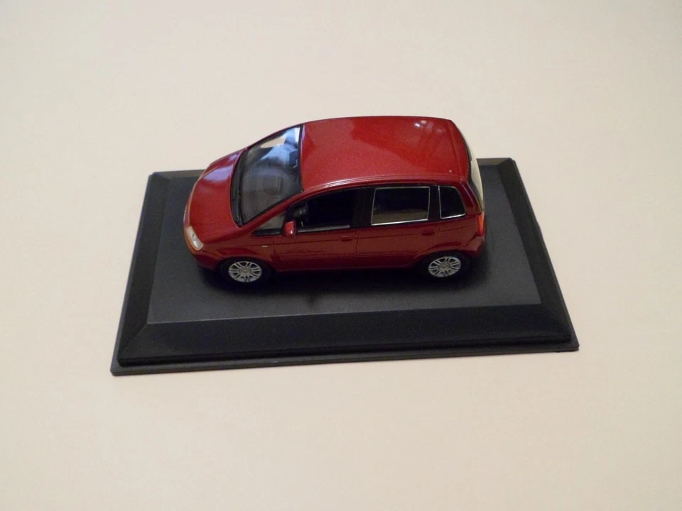 MODELLINO AUTO NOREV FIAT IDEA SCALA I:43 COLORE BORDO' CON BASETTA - Immagine 1 di 1
