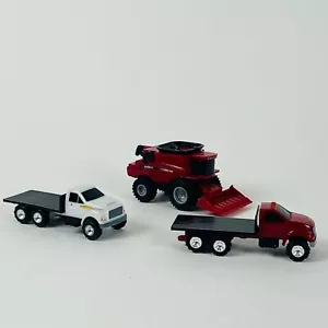 ERTL Plastic Case IH Combine Harvester & 2 Flatbed Trucks - Picture 1 of 8