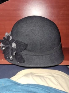 Raffaello Bettini Medium Wool Felt Cloche Flower Hat, Black w/ Gray  - Picture 1 of 3