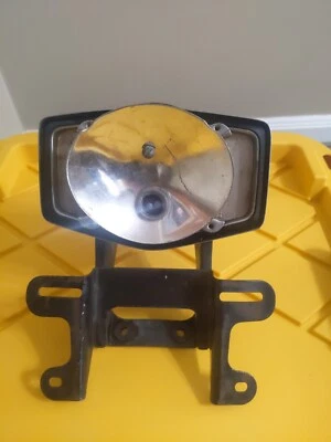 Оригинальный задний фонарь и кронштейн для Honda CB350F/CB350 71–74 годов выпуска. Провода, оригинальные  - Изображение 1 из 4