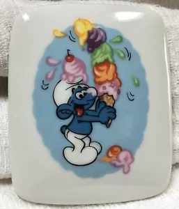 Caja de baratijas de porcelana coleccionable de cerámica Wallace Berrie Peyo 1982 Usada en excelente condición - Imagen 1 de 8
