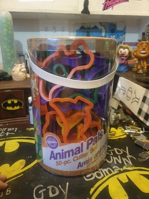 Nuevo Juego de 50 cortadores de galletas Wilton de plástico sellado para animales amigos Foto 1 de 4