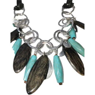 Collar Boho llamativo con cordón de cuero turquesa y madera simulado tono plata Foto 1 de 4